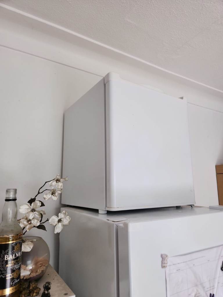 Mini Counter Fridge Currys  Essentials Model CTT50W18  £50