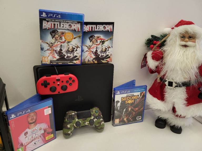 Ps4 slim with 3 games 