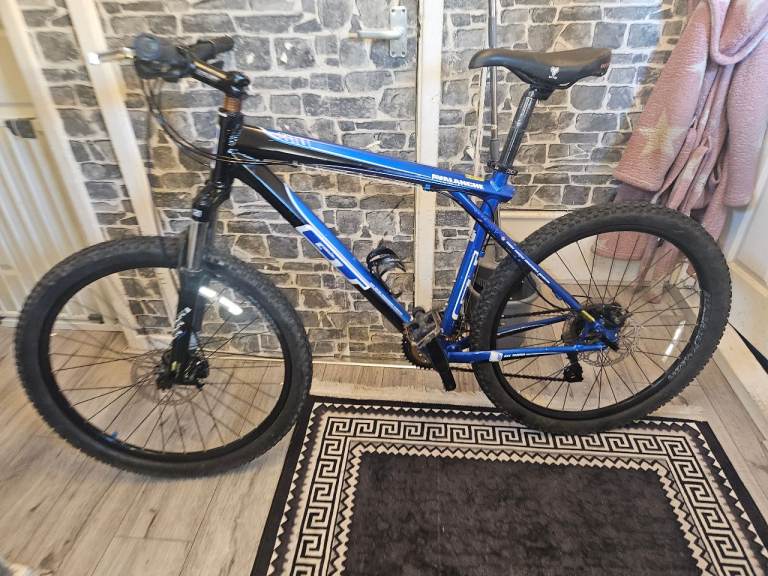 Gt avalanche 3.0 mountain bike