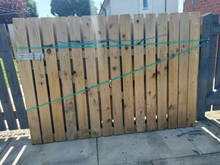Garden fencing/gates 
