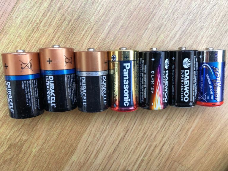 Alkaline batteries size C and D