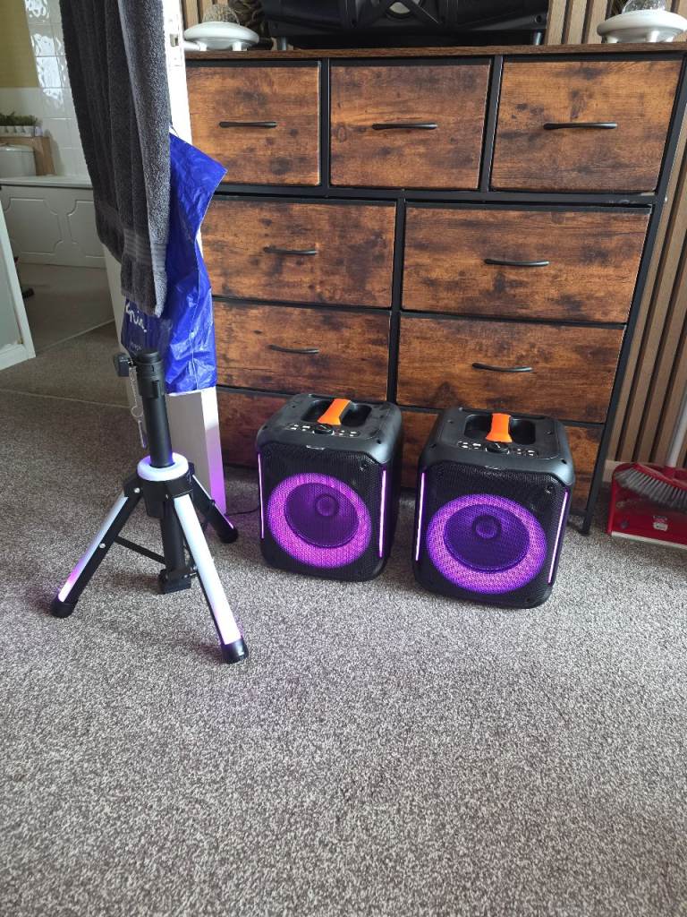 Bluetooth with matching tripods colouring changing stands the speakers dont pair 80 for both