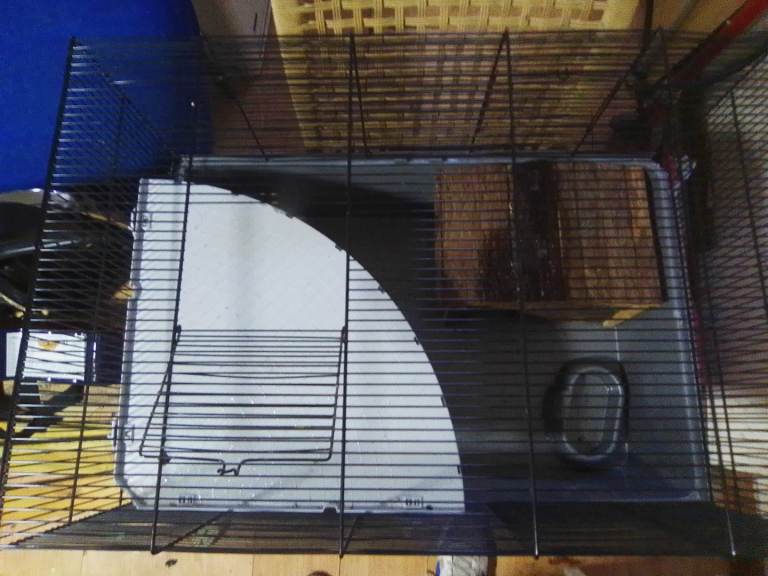 REALLY NICE ANIMAL CAGE IDEAL FOR SMALL ANIMALS RABBITS, GUINEA PIGS ETC