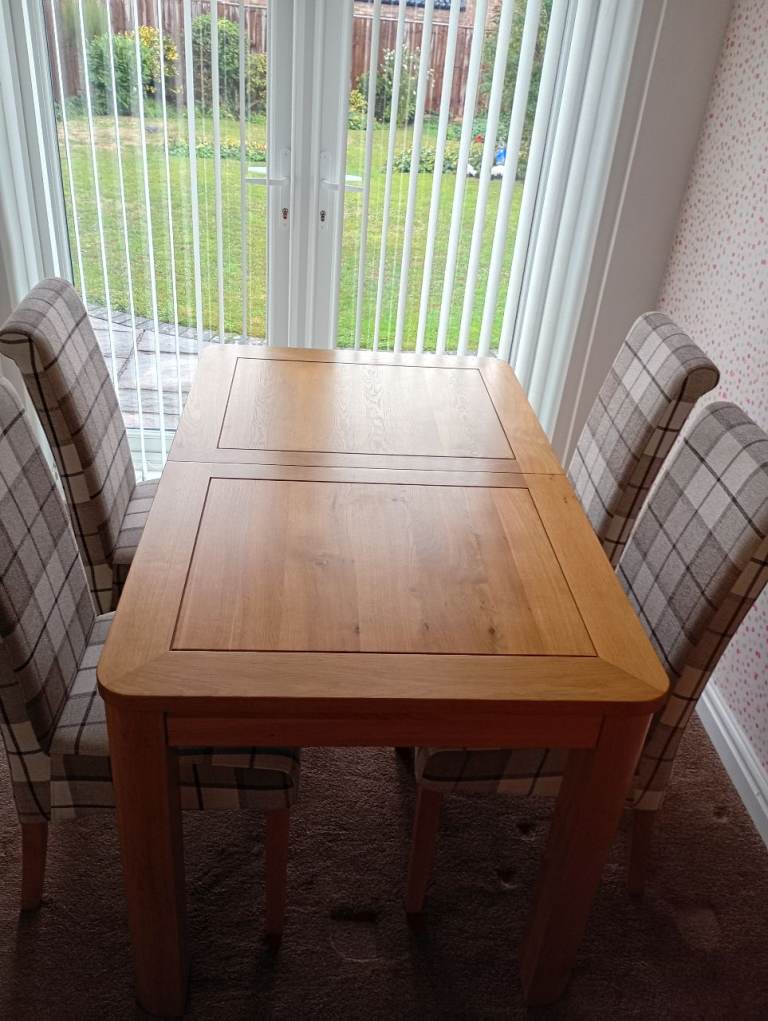 Romsey 4ft 3" Extending Dining Table with 4 Chairs