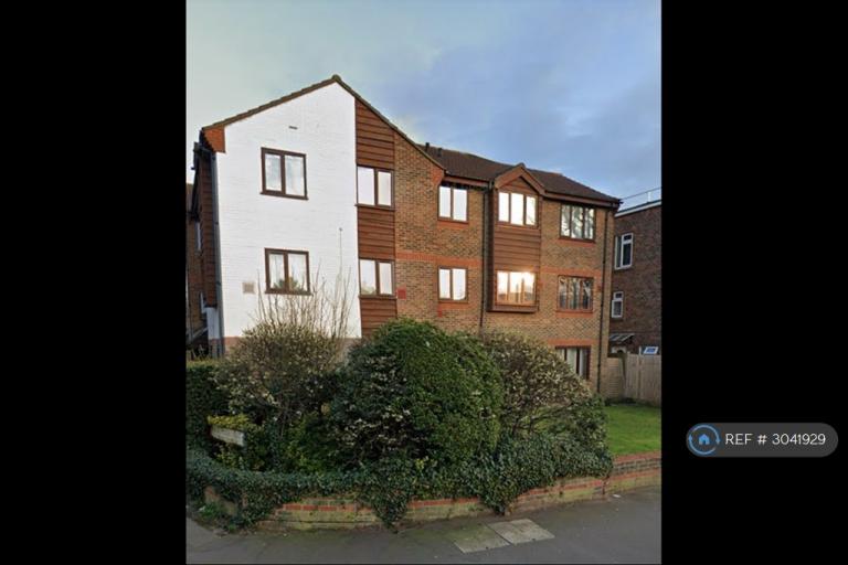 1 bedroom flat in Marchside Close, Hounslow, TW5 (1 bed) (#3041929)