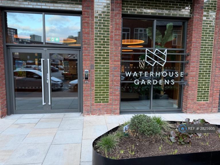 3 bedroom flat in Waterhouse Gardens, Manchester, M3 (3 bed) (#2825935)