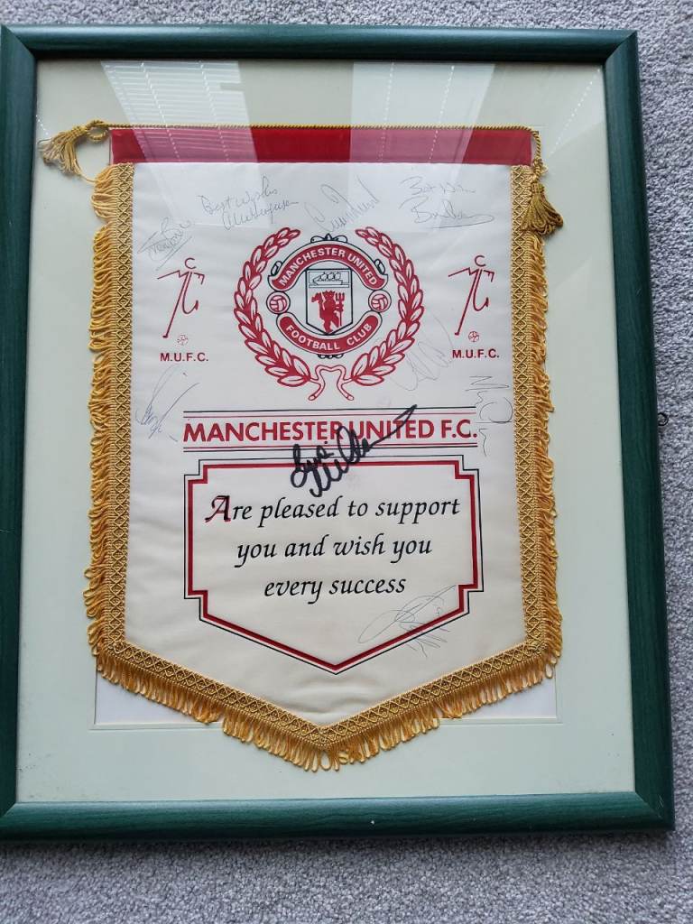 A Manchester United Framed Pennant Complete With 9 Autographs 