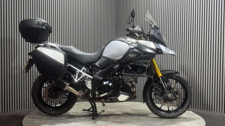 Suzuki V-Strom 1000 2016 ADVENTURE BIKE FULL LUGGAGE NEW MOT SERVICED