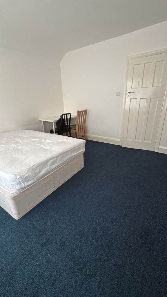 WELL-MAINTAINED DOUBLE ROOM IN MILE END - BILLS INCLUDED 🔑