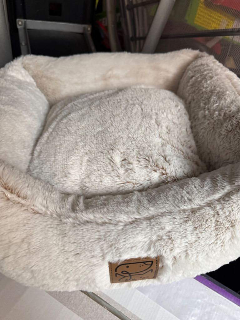 Small cat/dog bed