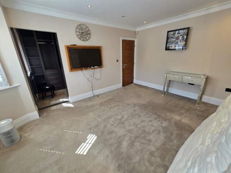 FINCHLEY CENTRAL, MILL HILL, HENDON - 4 Bed House. AVAILABLE NOW. N3 N12 N2 EN5 EN4
