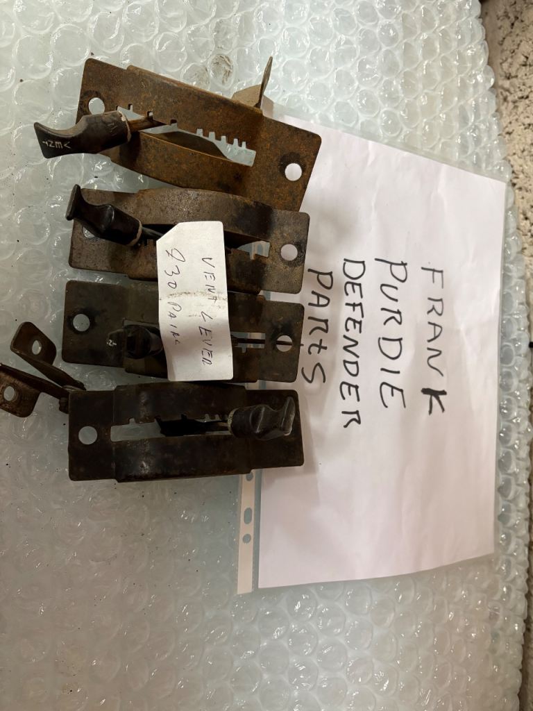 Land Rover vent levers 