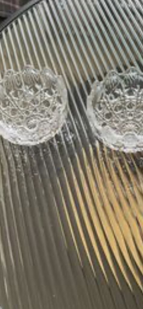 2 x glass dishes 