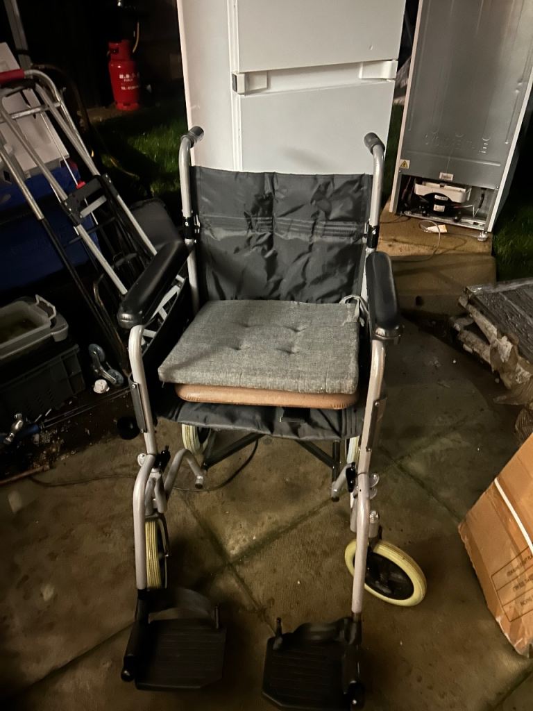Can deliver folding transportable adult manual wheelchair wheel chair 
