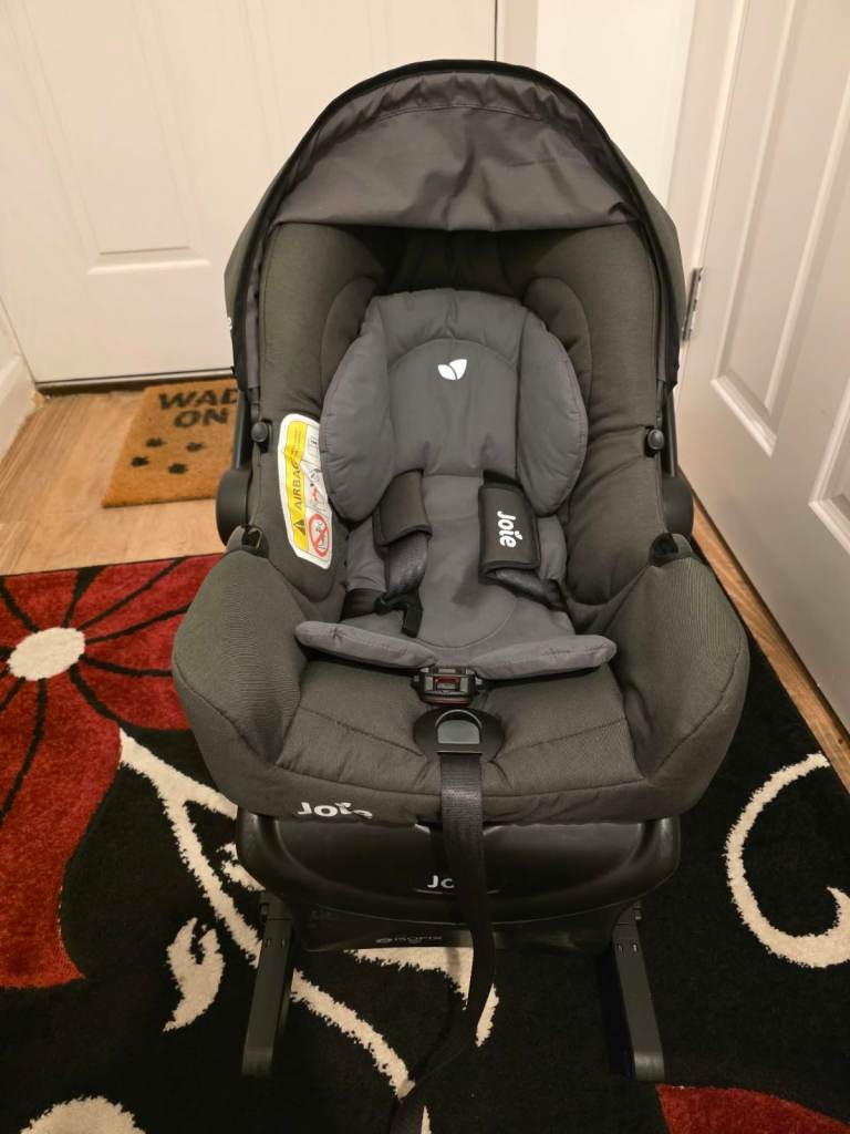 Joie baby car seat with separate isofix base