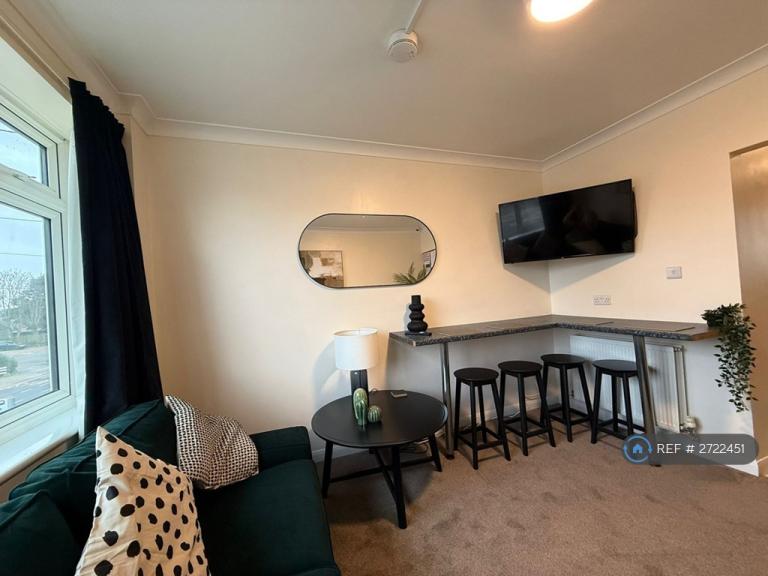 1 bedroom in Margate Road, Ramsgate, CT12 (#2722451)