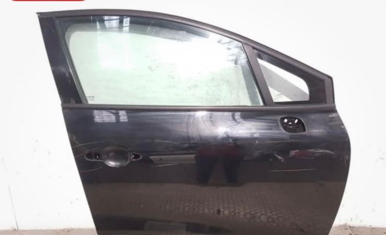 2018/19 Renault Clio driver side front car door 