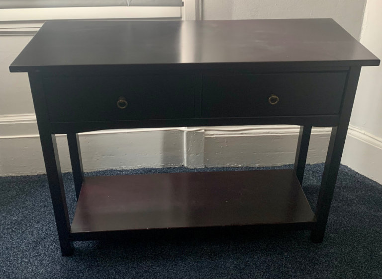 table with drawers 