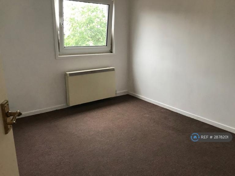 2 bedroom flat in Kelly Avenue, Rugeley, WS15 (2 bed) (#2878201)