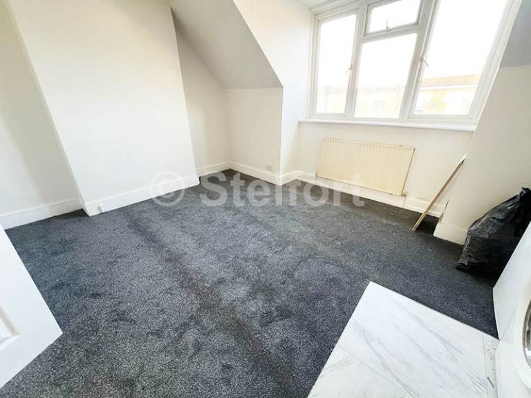 1 bedroom flat in West Green Road, London, N15