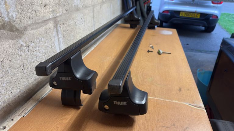 Nissan Qashqai 2014 Thule SquareBar Evo roof rack system black