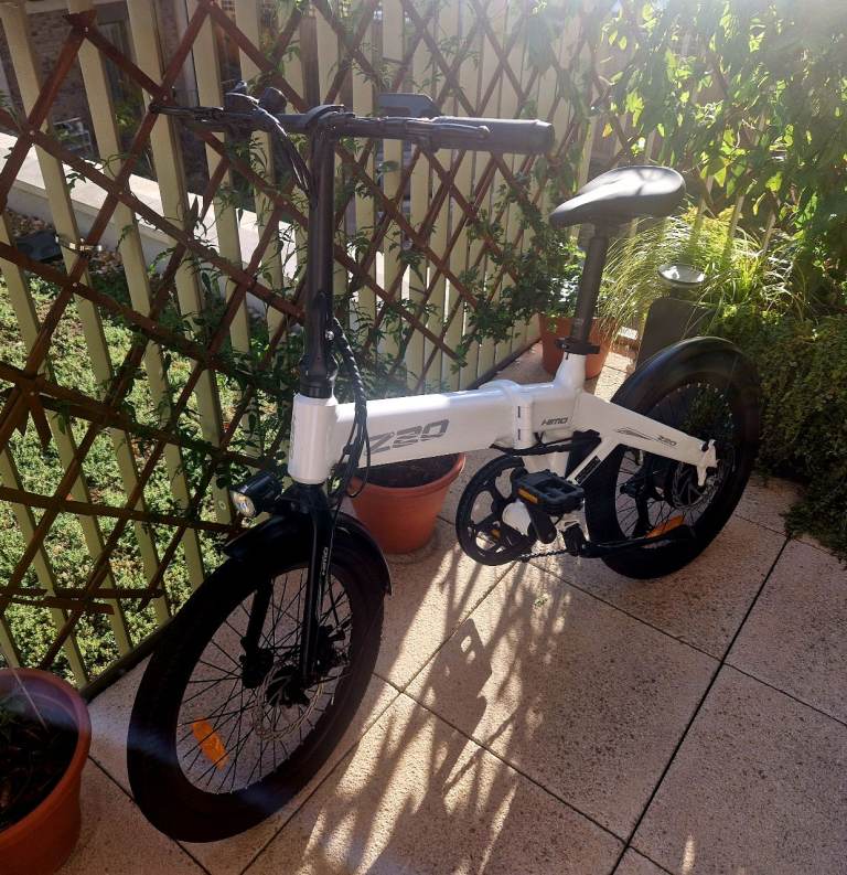 Z20 Folding Electric Bike – White, removable battery.
