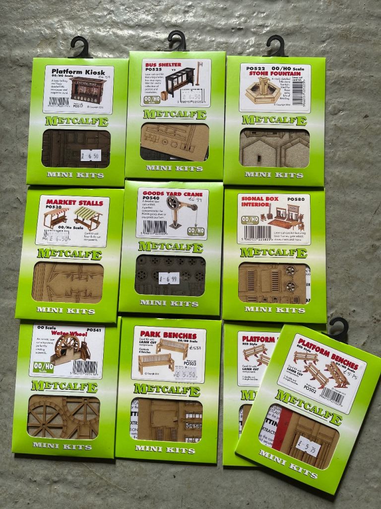 Bundle of 30 Metcalfe Model Kits 00 Gauge