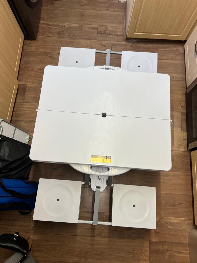 Folding picnic table