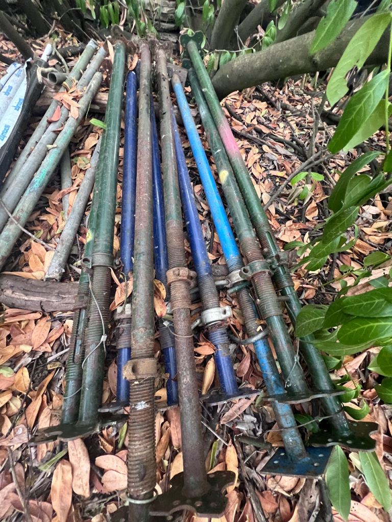 10x acrow props