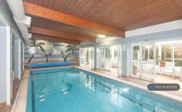 2 bedroom flat in Peregrine House, London, SW11 (2 bed) (#1475035)