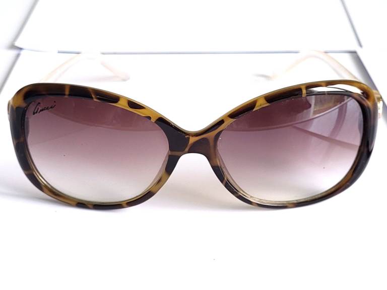 GENUINE GUICCI SUNGLASSES LADIES cOL 506 gg33221s COST WELL OVER £100 SELLING FOR £45