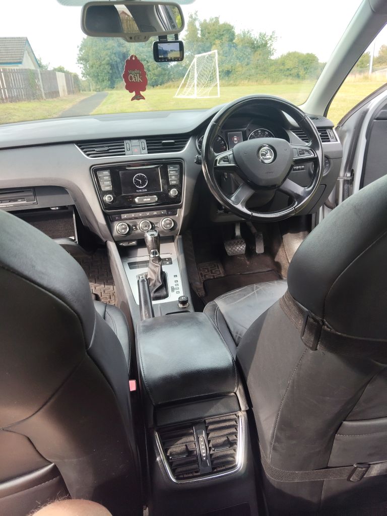 Skoda, OCTAVIA, Hatchback, 2014, Semi-Auto, 1968 (cc), 5 doors
