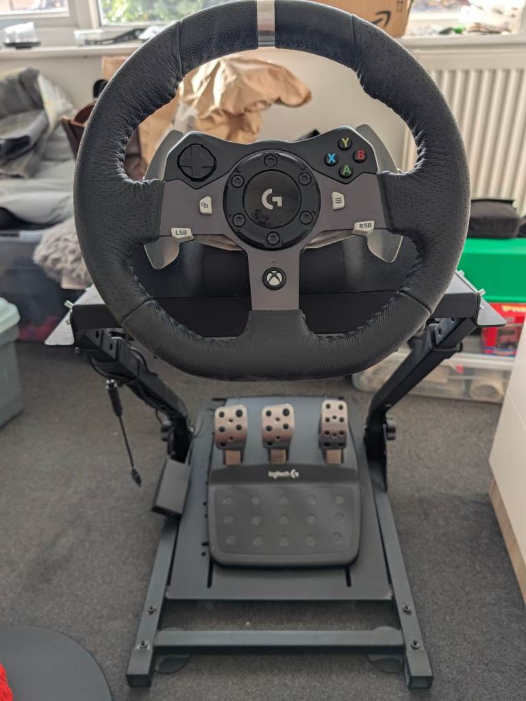 Logitech G920 Driving force racing wheel, 3 pedal and frame