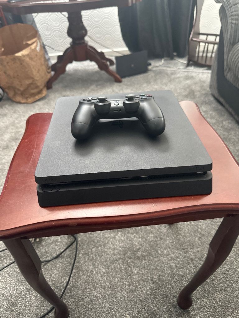 PS4 slim 500gb jet black with controller ( no box )