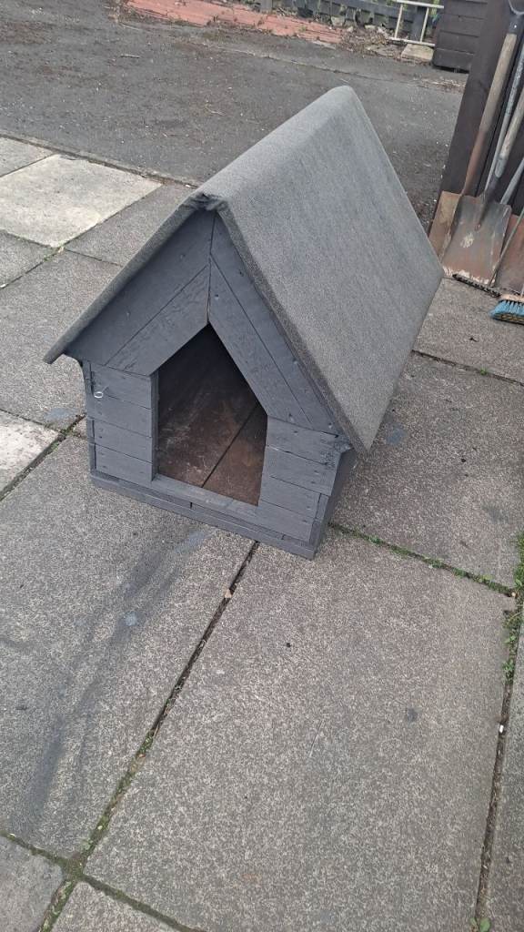 Outdoor dog kennel 