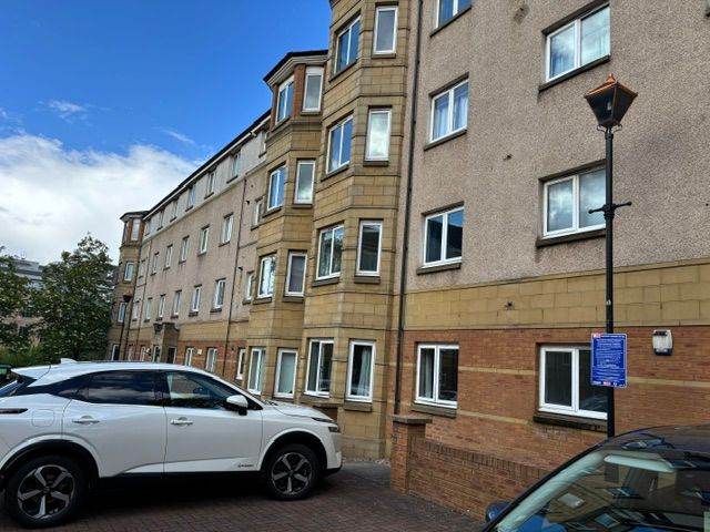 1 Bedroom Modern Flat in Easter Dalry Drive, Edinburgh, EH11 near to Haymarket