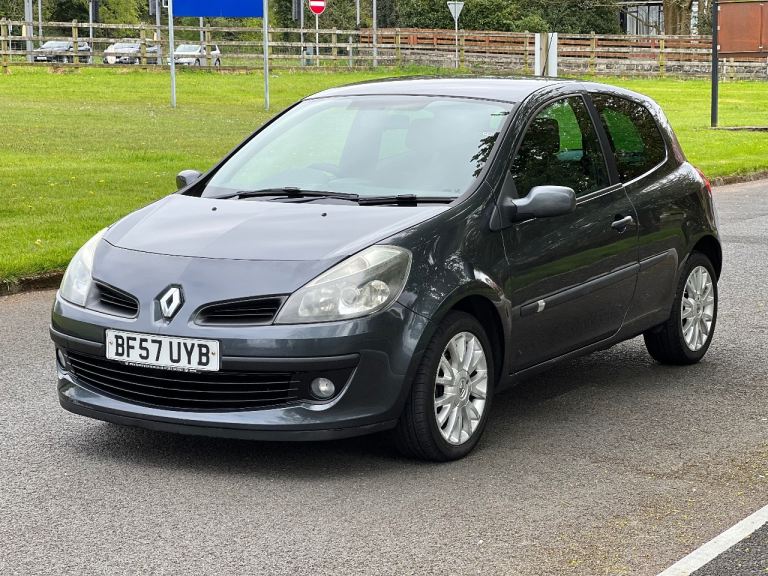 Low milage Automatic Renault, CLIO, Hatchback,1598 (cc), 3 doors