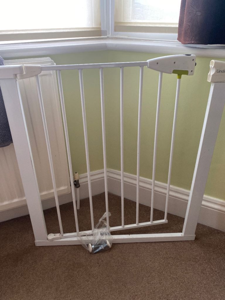 Lindam stair gate. 