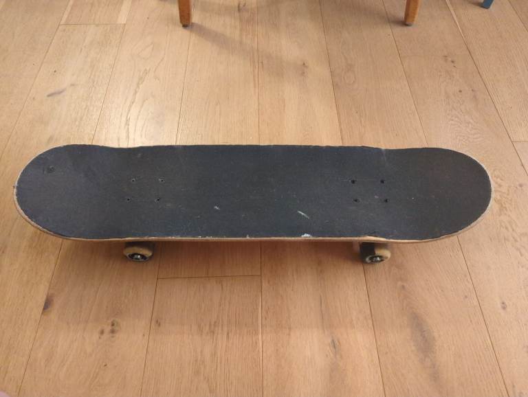 Skateboard, independent trucks