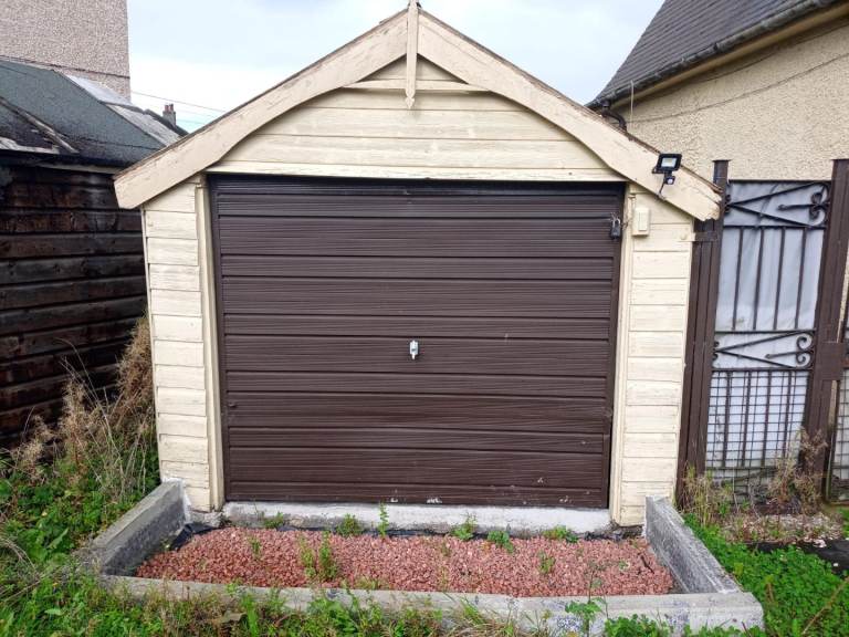 Spacious Garage to Rent