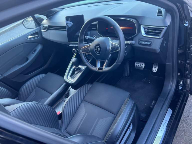 Renault, CLIO, Hatchback, 2024, Other, 1598 (cc), 5 doors