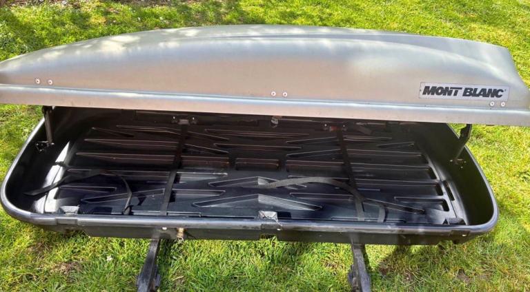 Mont Blanc vista 450 roof box with key and brackets £120