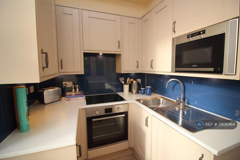 1 bedroom flat in Raeburn Place, Edinburgh, EH4 (1 bed) (#2906464)