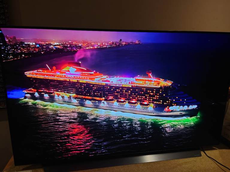 LG 55-inch OLED 4K TV (Model CX6LA) - Like New Condition
