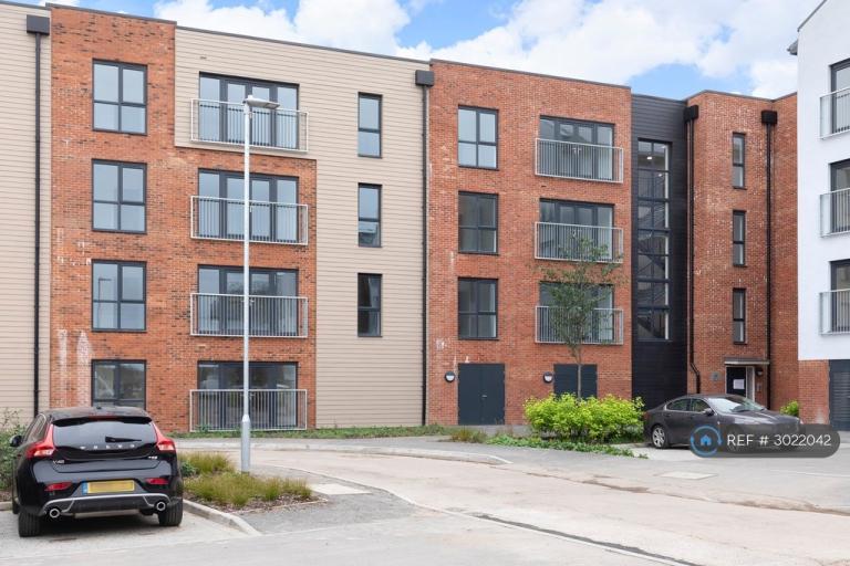 2 bedroom flat in Hobbs Way, Gloucester, GL2 (2 bed) (#3022042)