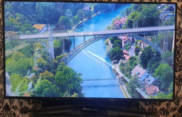 Smart 4K Samsung UltraHD 40inch HDR Tv with remote 