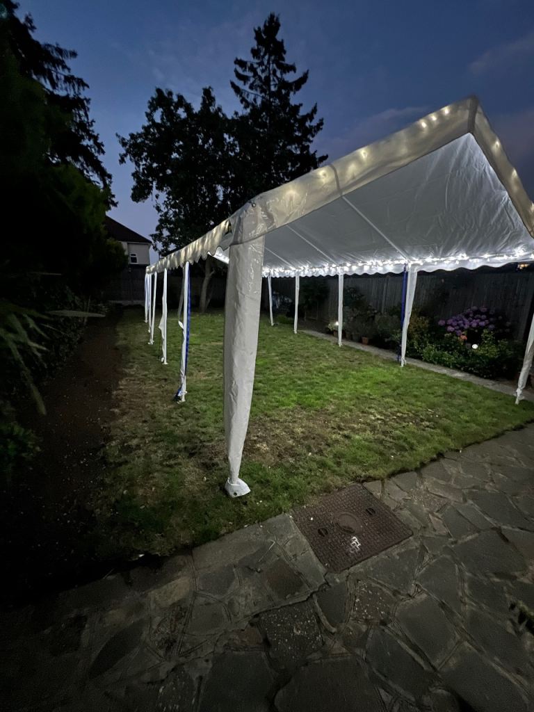 Gazebo & marquee hire London chairs & tables