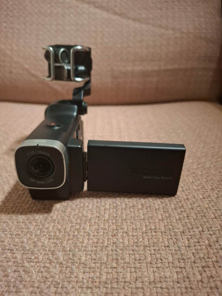 Zoom Q8 Handy Video Recorder – No Battery