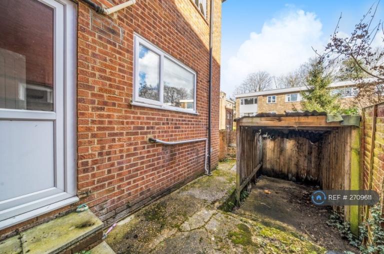 5 bedroom house in Thackeray Road, Southampton, SO17 (5 bed) (#2709611)