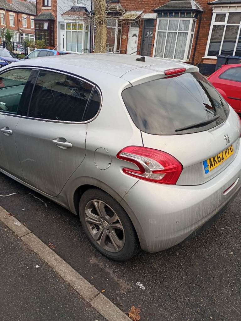 Peugeot, 208, Hatchback, 2012, Manual, 1398 (cc), 5 doors